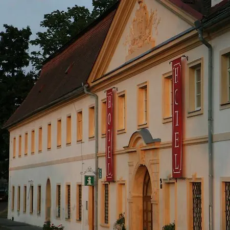 ホテル Tynec Týnec nad Sázavou